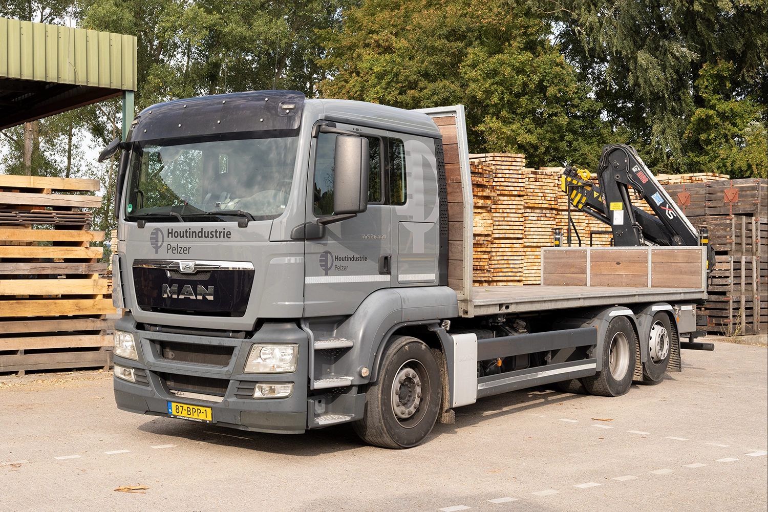 MAN truck Pelzer houtindustrie Wahlwiller - foto Ivo Vleugels A MAN truck, Pelzer houtindustrie Wahlwiller - Foto Ivo Vleugels