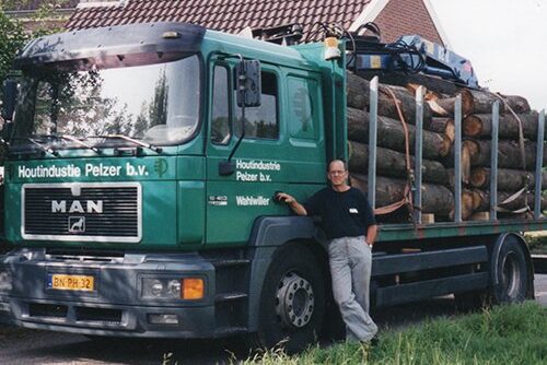 eigen transport door Houtindustrie Pelzer bv