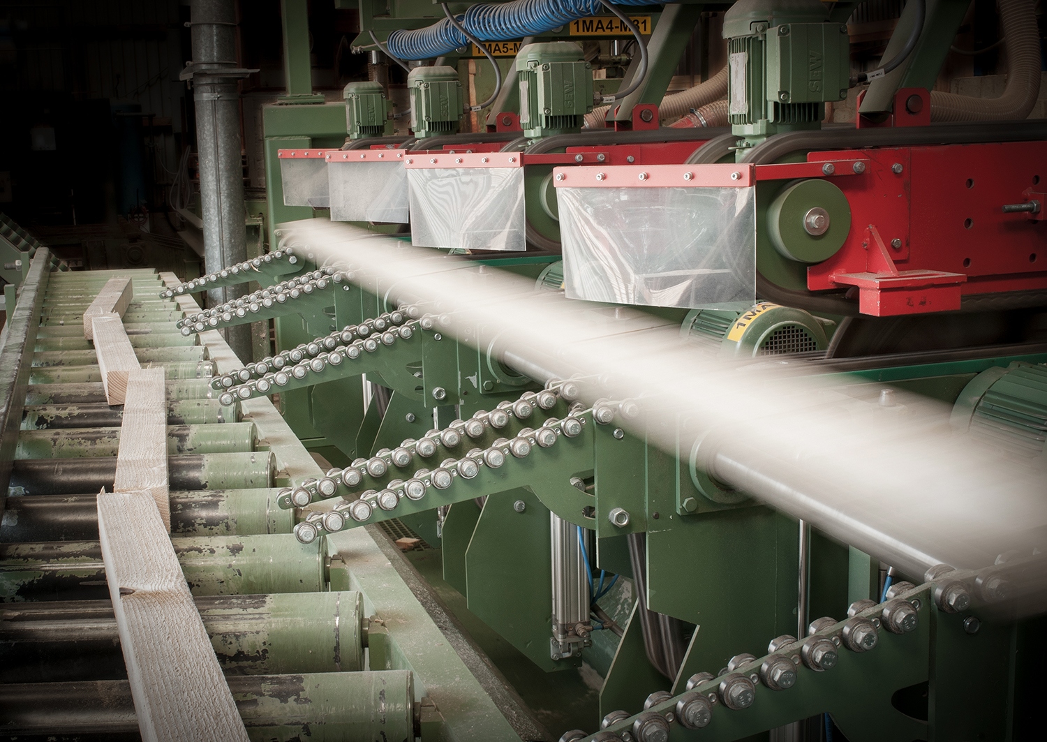 ©.Ivo Vleugels_Houtindistrie Pelzer_Kallfass meervoudige afkortzaag 2014 Kalfass meervoudige afkortzaag. Pelzer Houtindustrie Wahlwiller - Foto Ivo Vleugels